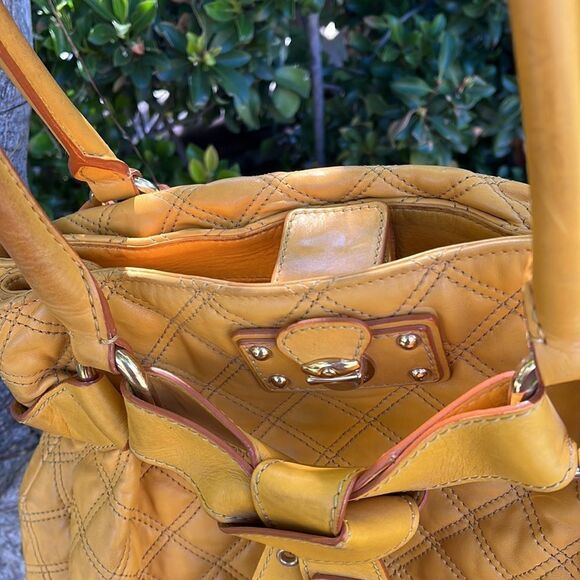 MARC JACOBS RARE mustard yellow calfskin quilted leather shoulder purse. - Picture 13 of 16